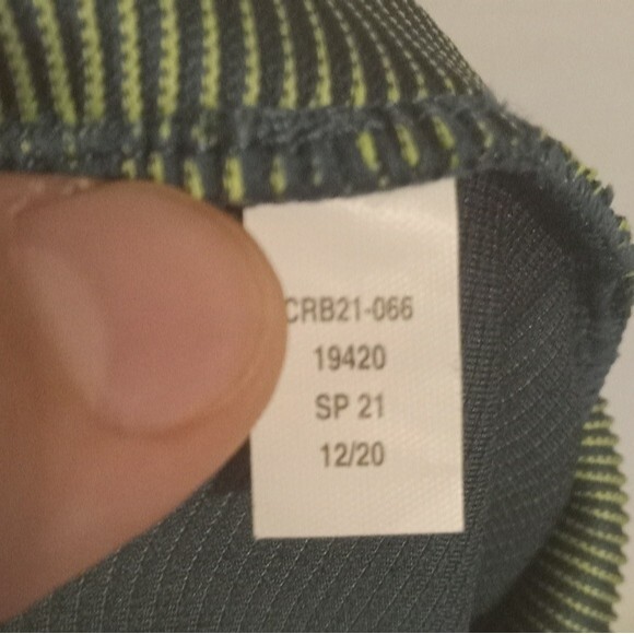 Carbon38 Two-Tone Ribbed 7/8 Legging in Light Lime S - Picture 6 of 8